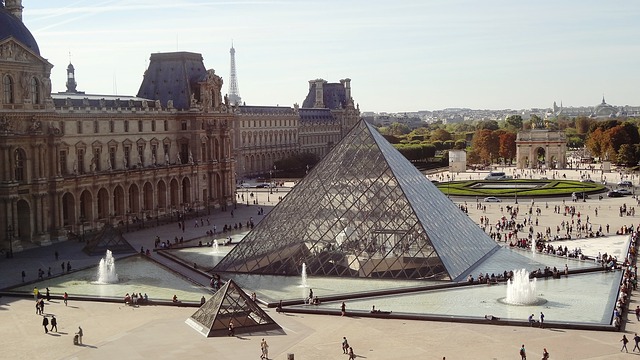 루브르박물관 피라미드 프랑스 파리