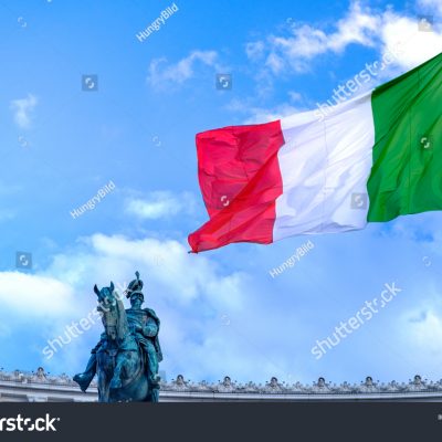 이탈리아 국기 동상 하늘