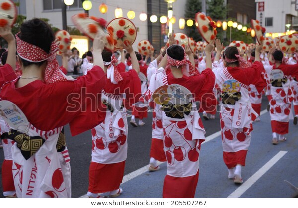 전통복 의상 옷 의류 행사 축제 퍼레이드 일본