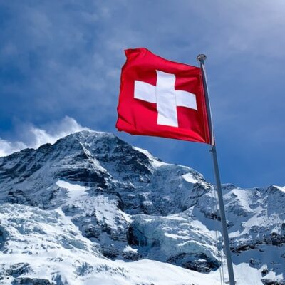 스위스 국기 산 설산