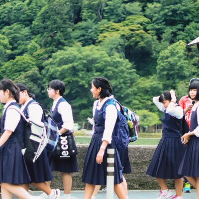 교복 산책 일본 여학생들