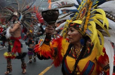원주민 축제 전통의상