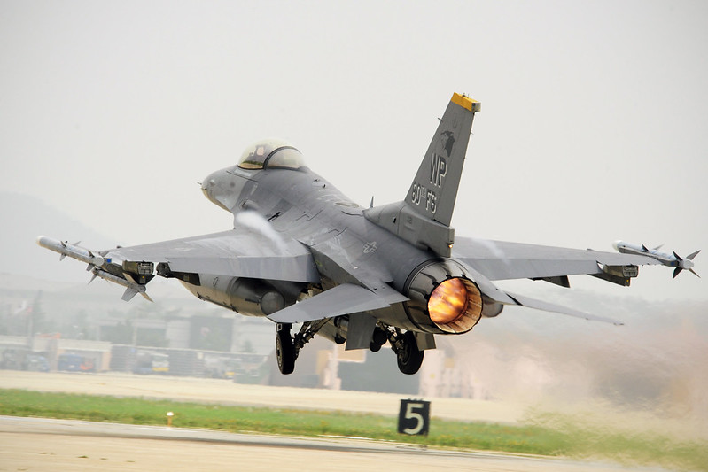 F-16 전투기