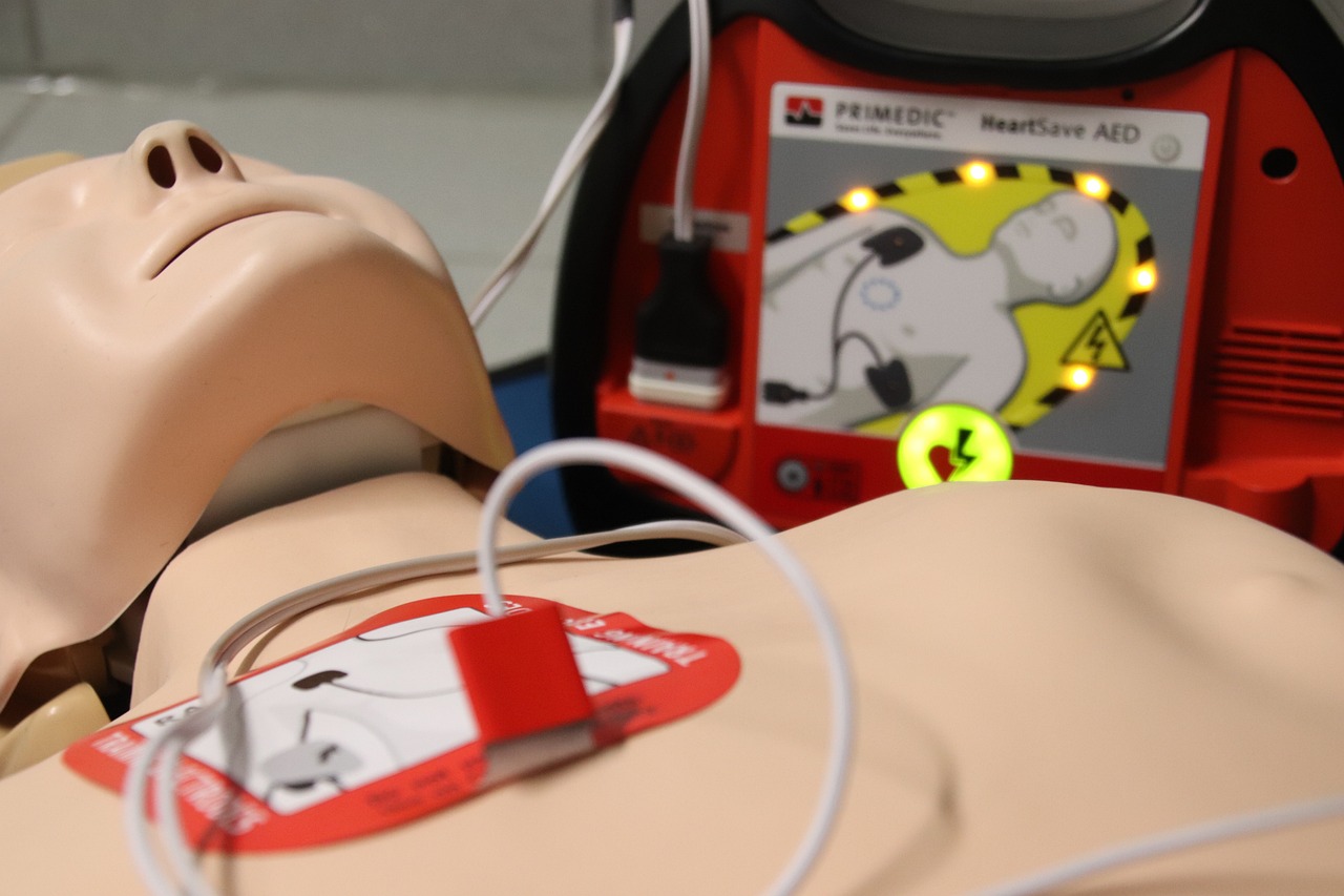 AED 심폐소생술 자동심장충격기 제세동기 응급처치