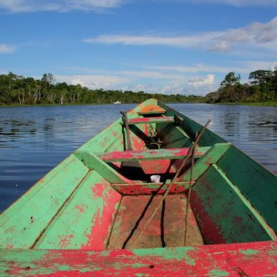 아마존 강 배