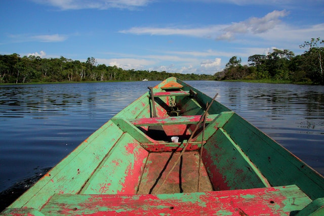 아마존 강 배 